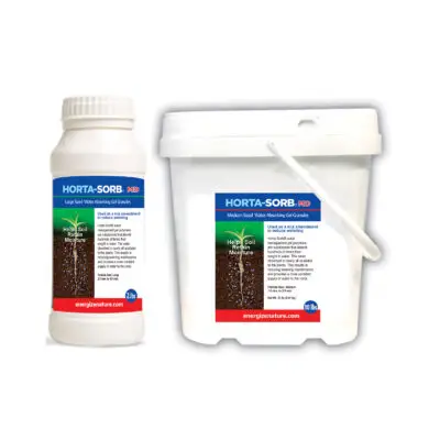 Horta-Sorb MD medium water-absorbing granules in soil, expanding with water to reduce irrigation needs and improve plant hydration.